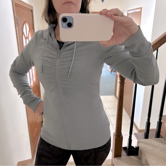 Lululemon Ruched Reversible Jacket - Picture 5 of 7